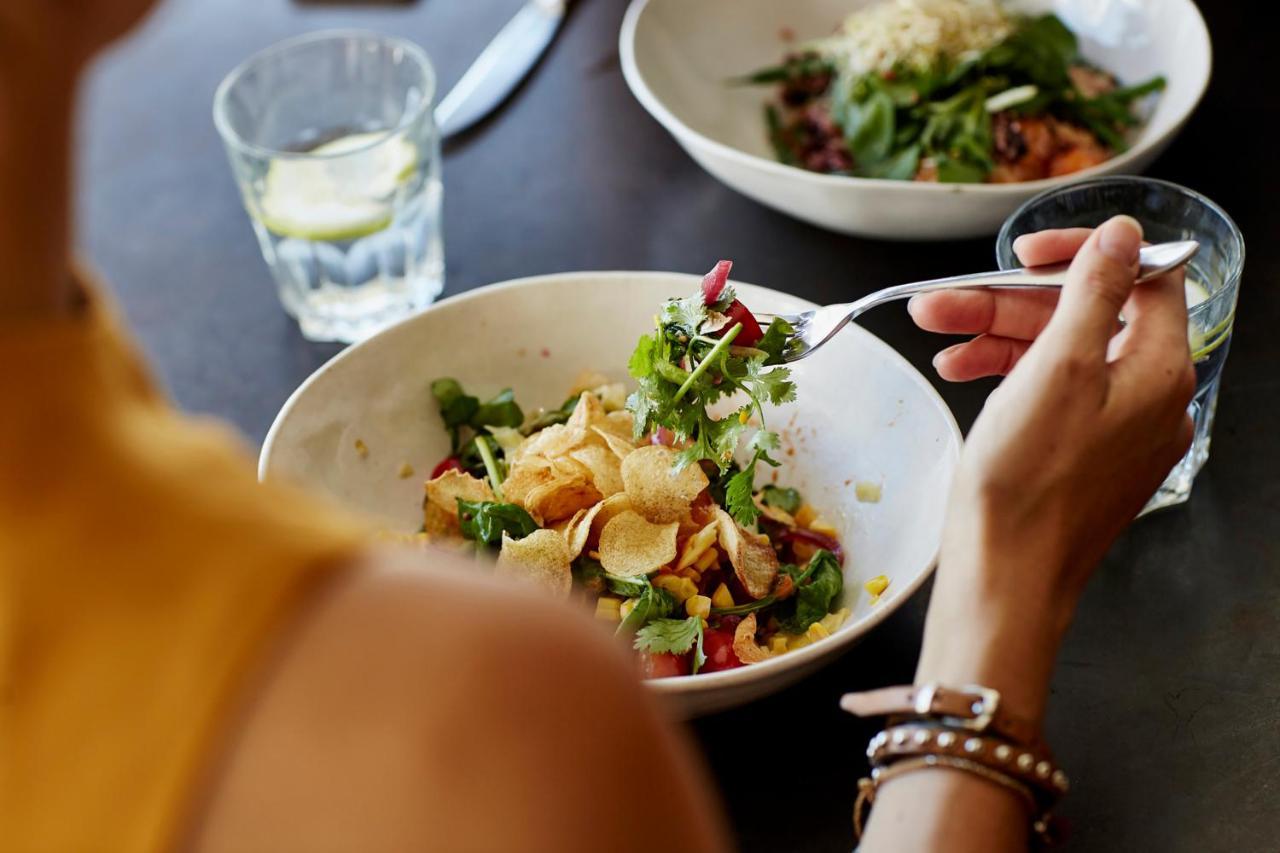 Hyatt Place Jaipur Malviya Nagar Exteriör bild A woman eating a salad