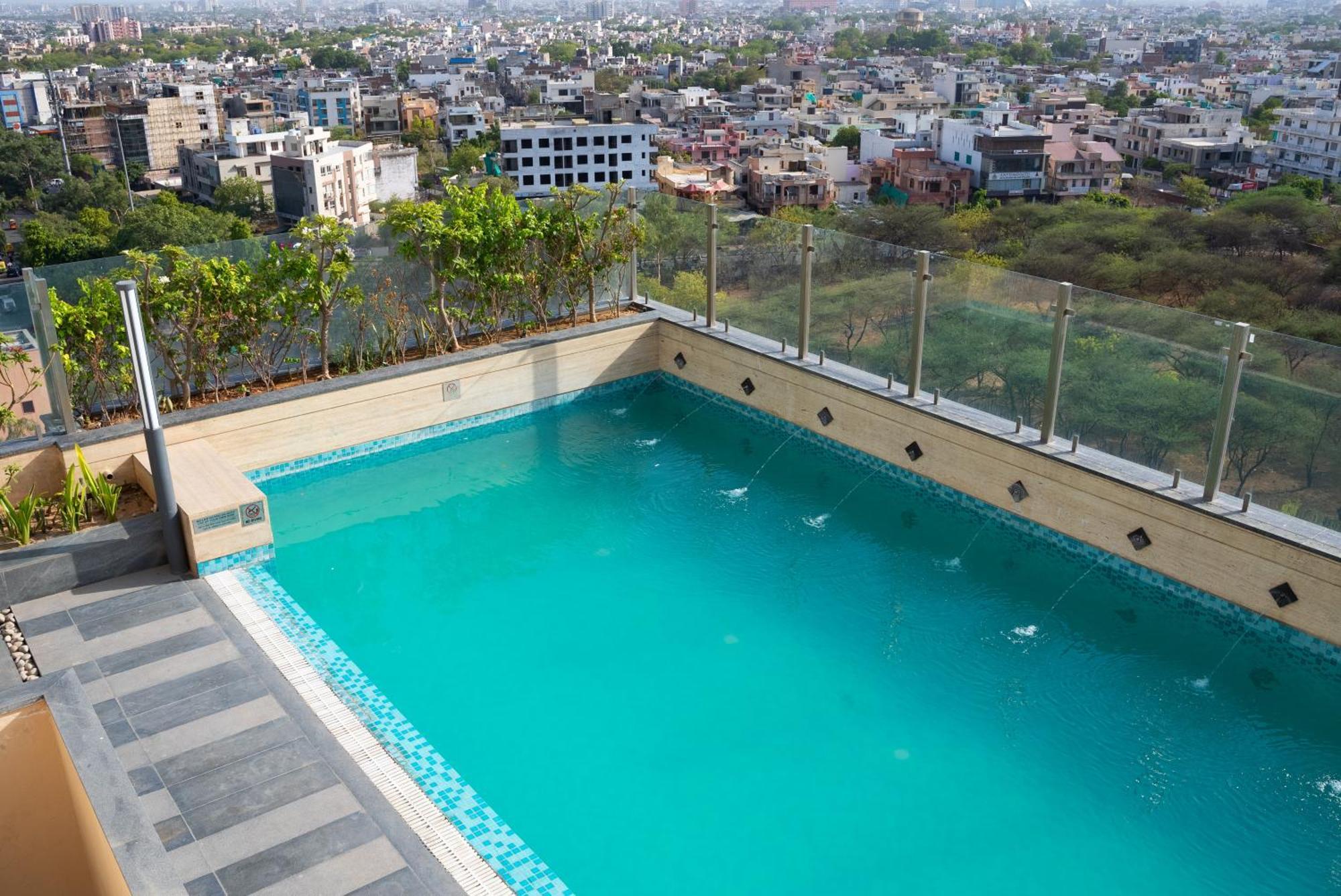 Hyatt Place Jaipur Malviya Nagar Exteriör bild Swimming pool at the hotel